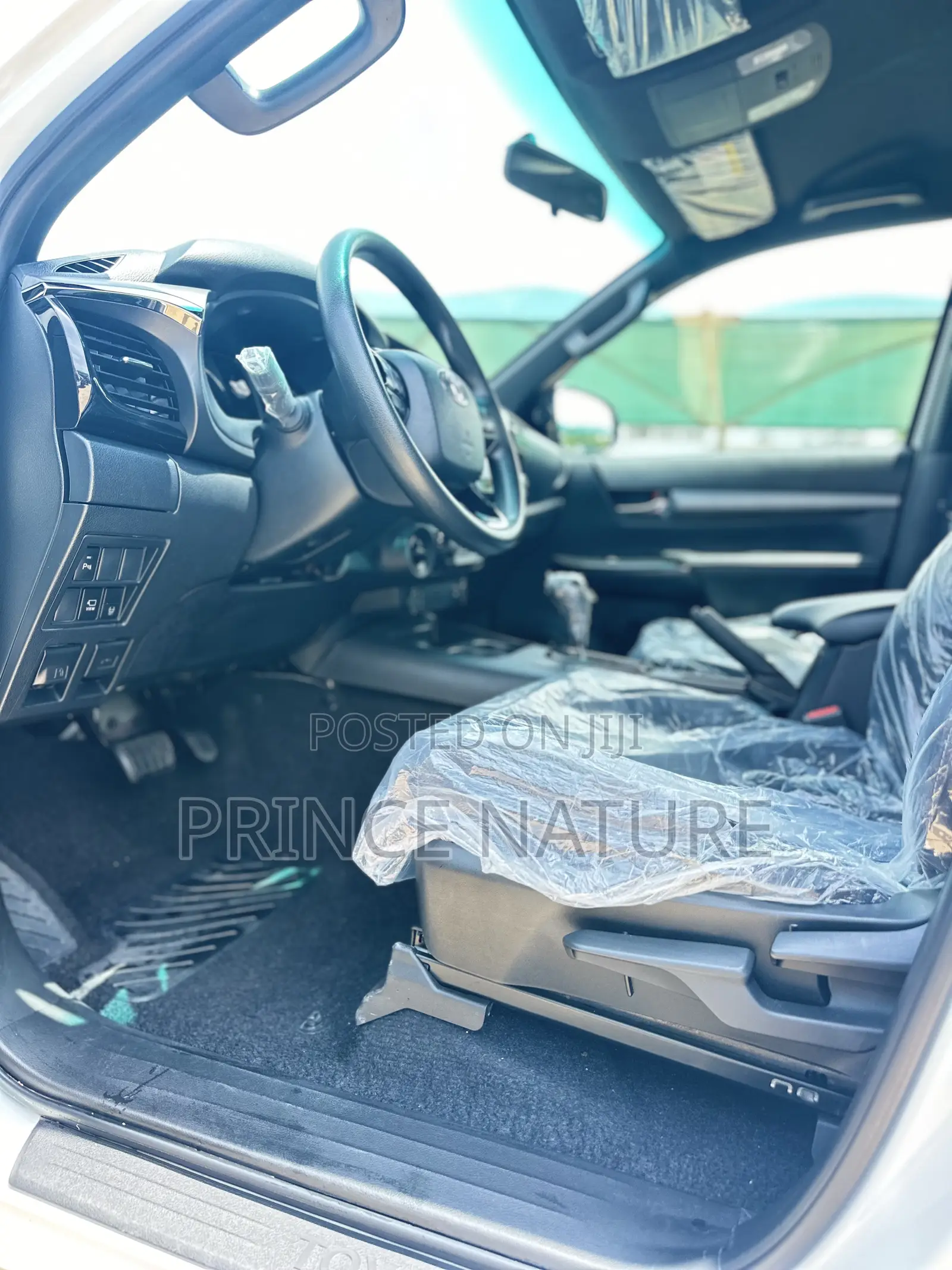 New Toyota Hilux 2025 White