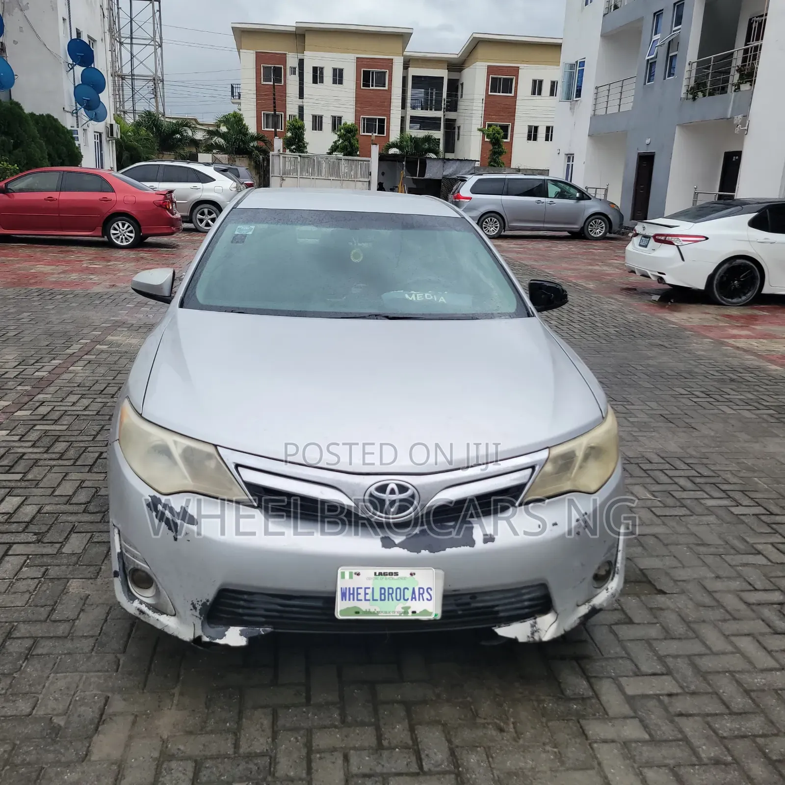 Toyota Camry LE 4dr Sedan (2.5L 4cyl 6A) 2012 Silver