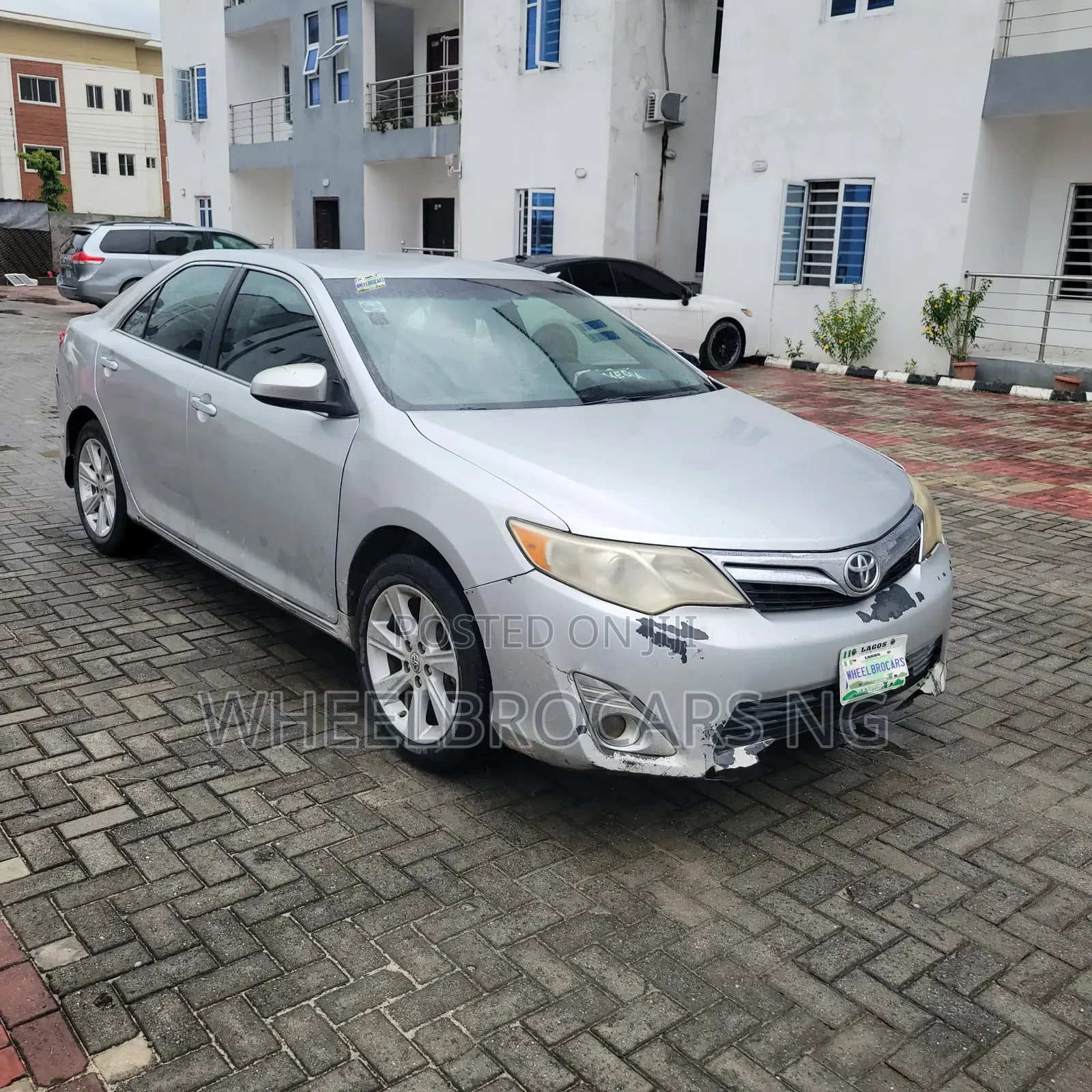 Toyota Camry LE 4dr Sedan (2.5L 4cyl 6A) 2012 Silver
