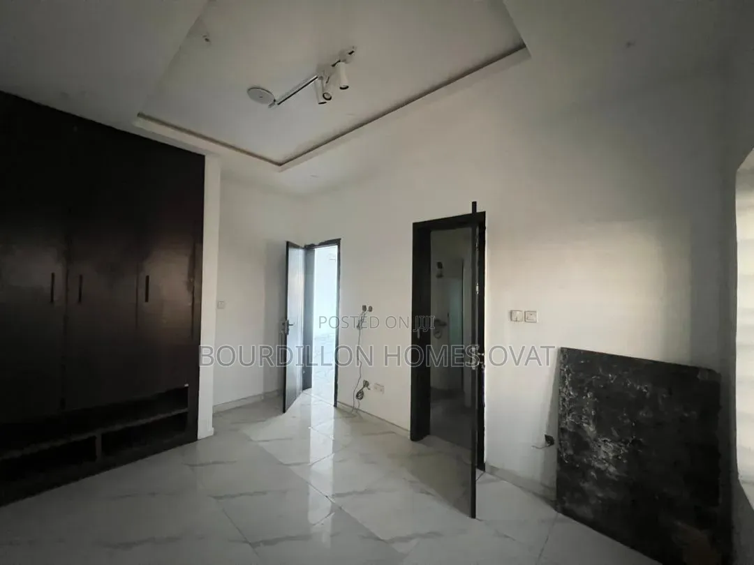 2bdrm Apartment in Ologolo Lekki Lagos for rent