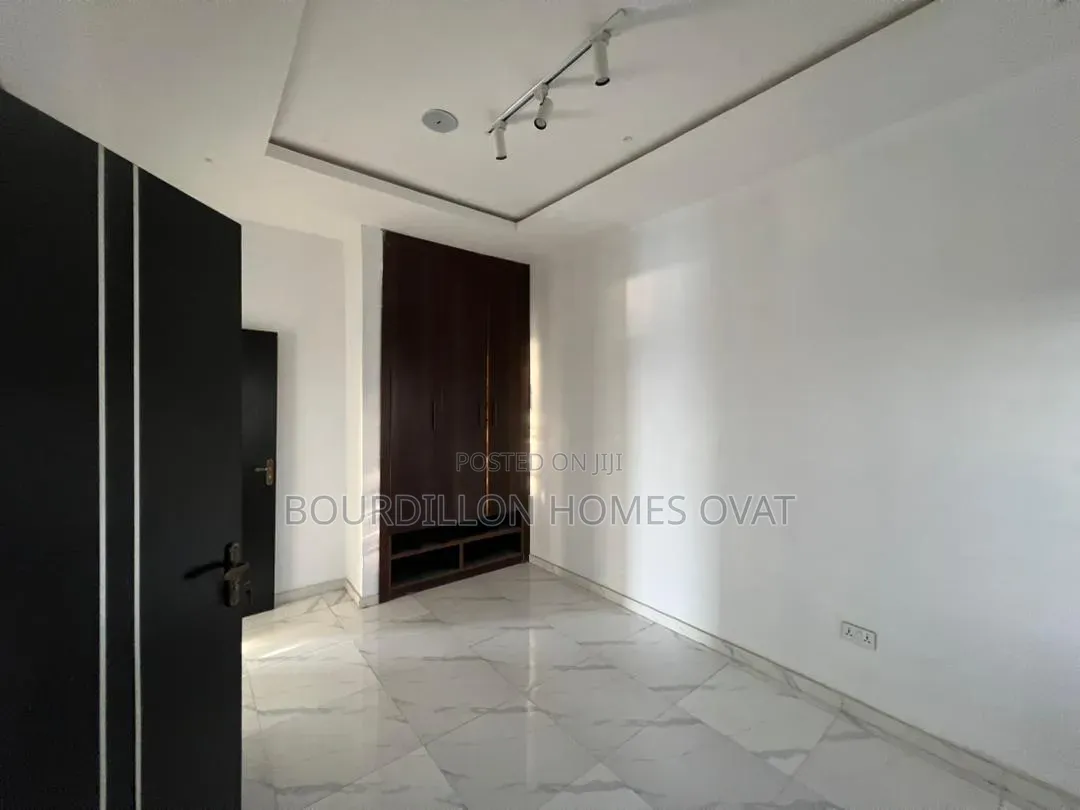 2bdrm Apartment in Ologolo Lekki Lagos for sale