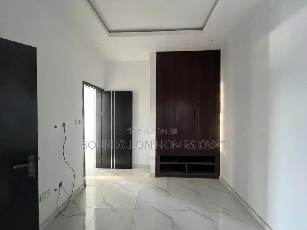 2bdrm Apartment in Ologolo Lekki Lagos for sale
