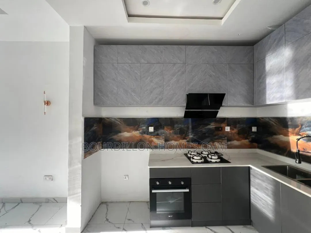 2bdrm Apartment in Ologolo Lekki Lagos for sale