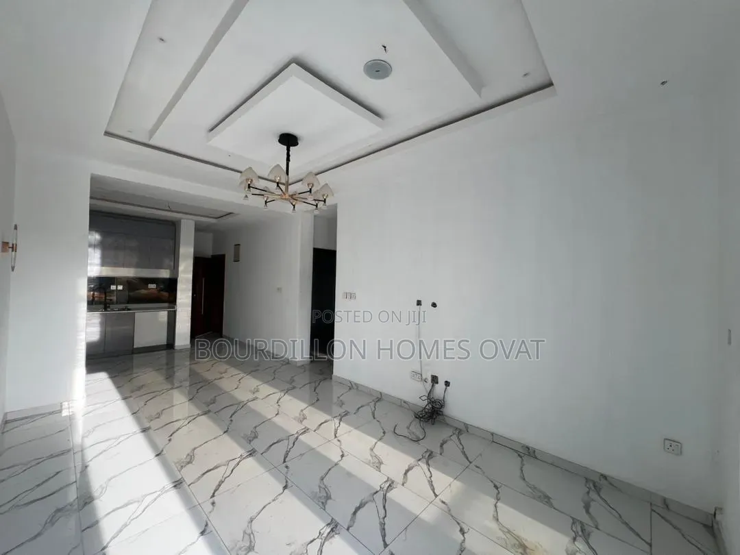 2bdrm Apartment in Ologolo Lekki Lagos for sale