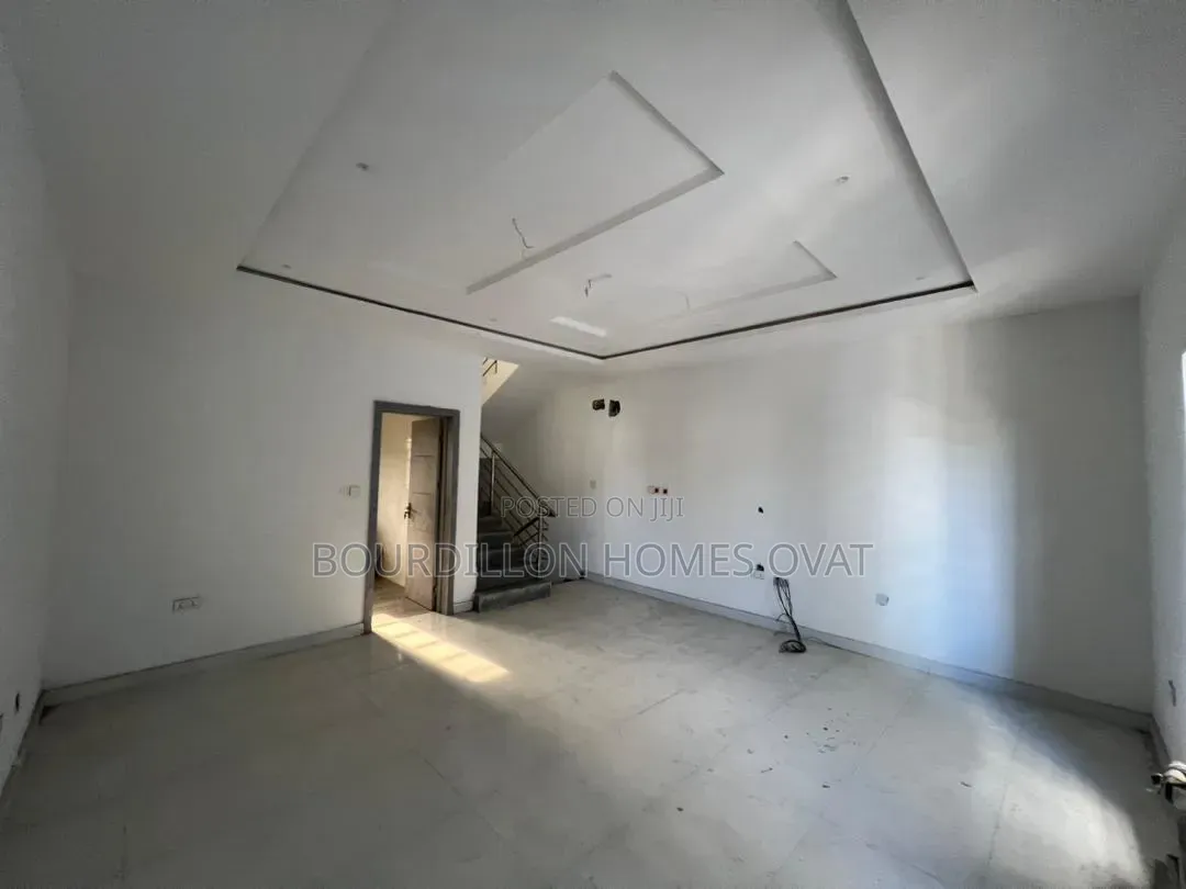 3bdrm Duplex in Ologolo Lekki Lagos for sale
