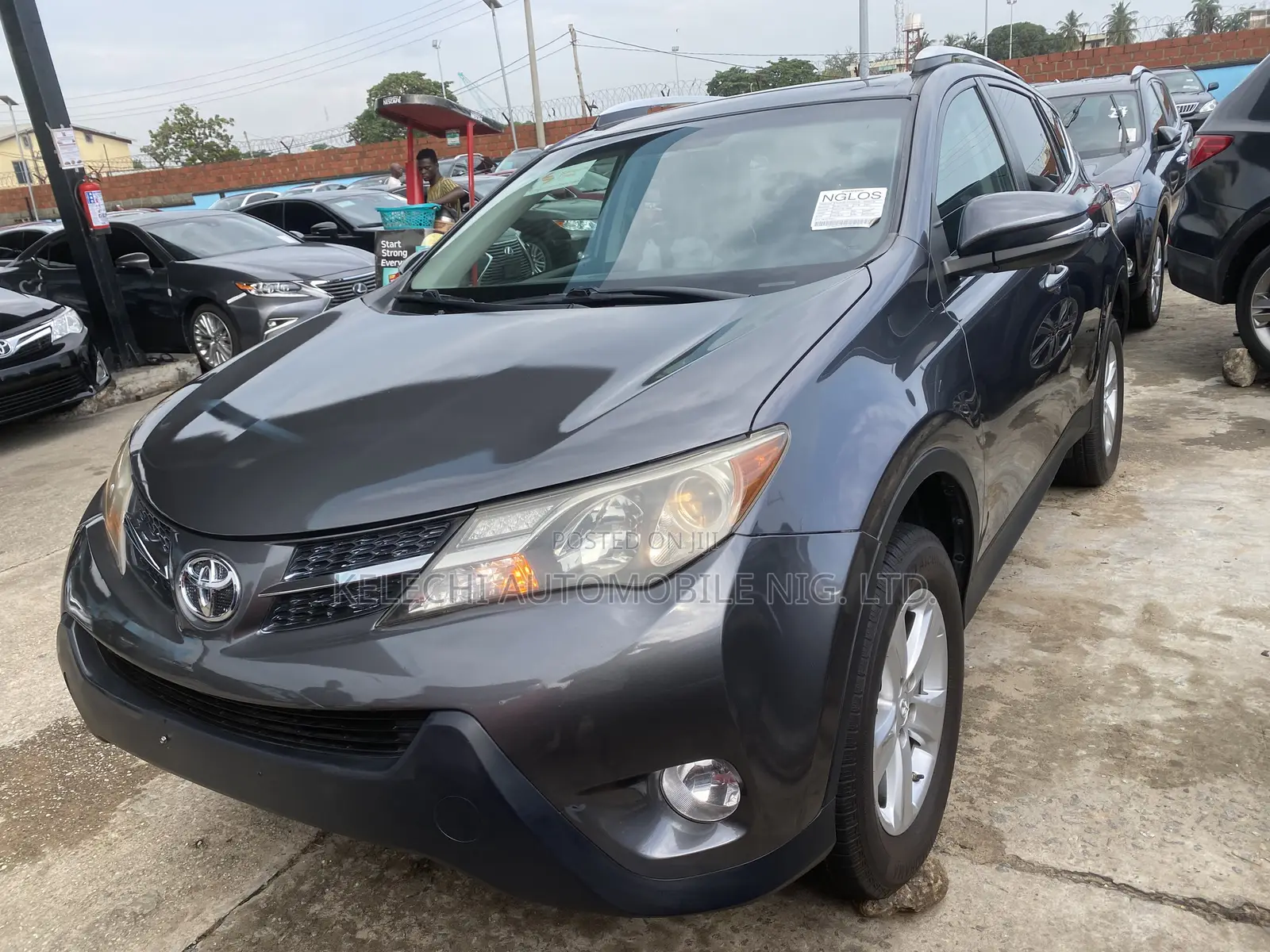 Toyota RAV4 XLE 4dr SUV (2.5L 4cyl 6A) 2014 Gray