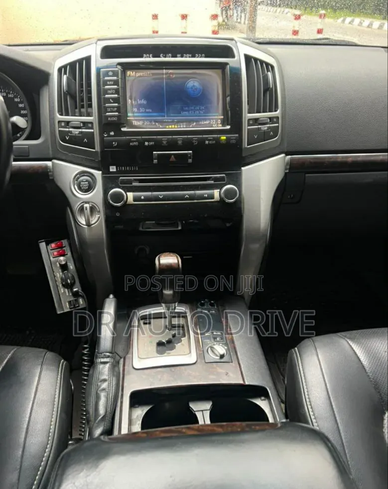 Toyota Land Cruiser 4.6 V8 VX-R 2014 Black
