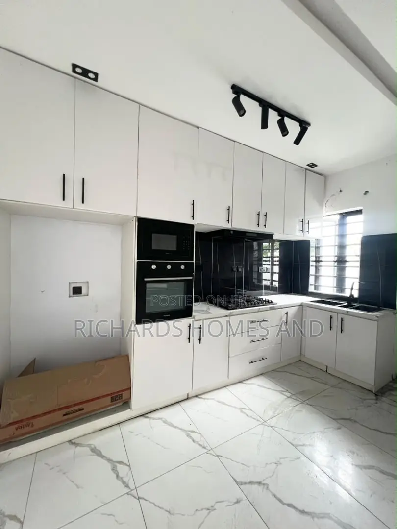 3bdrm Duplex in Abraham Adesanya Estate for rent
