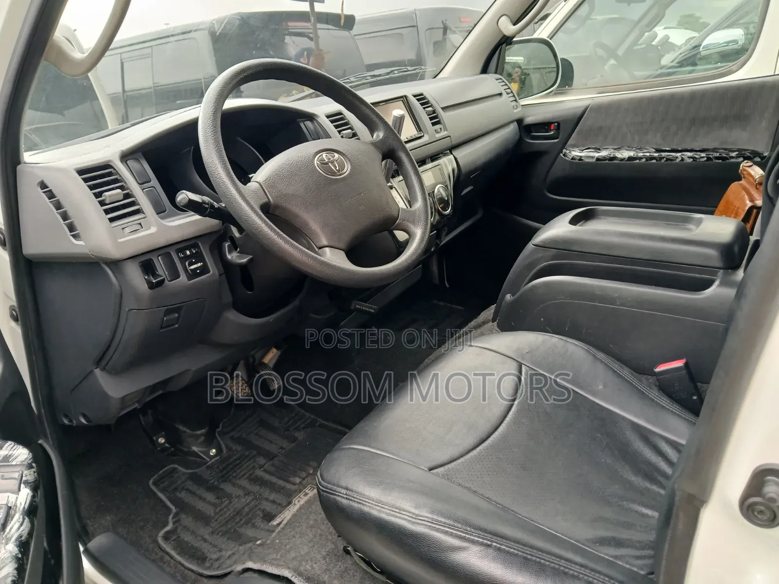 Toyota HiAce 2013 White