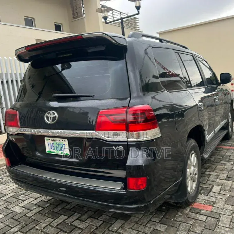 Toyota Land Cruiser 4.6 V8 VX-R 2014 Black