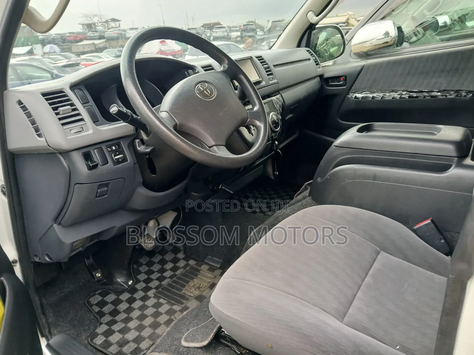 Toyota HiAce 2012 White