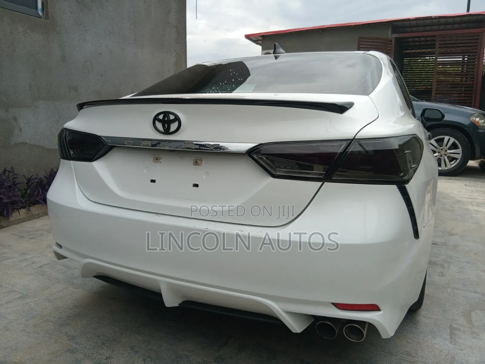 Toyota Camry SE Nightshade 2021 Off white