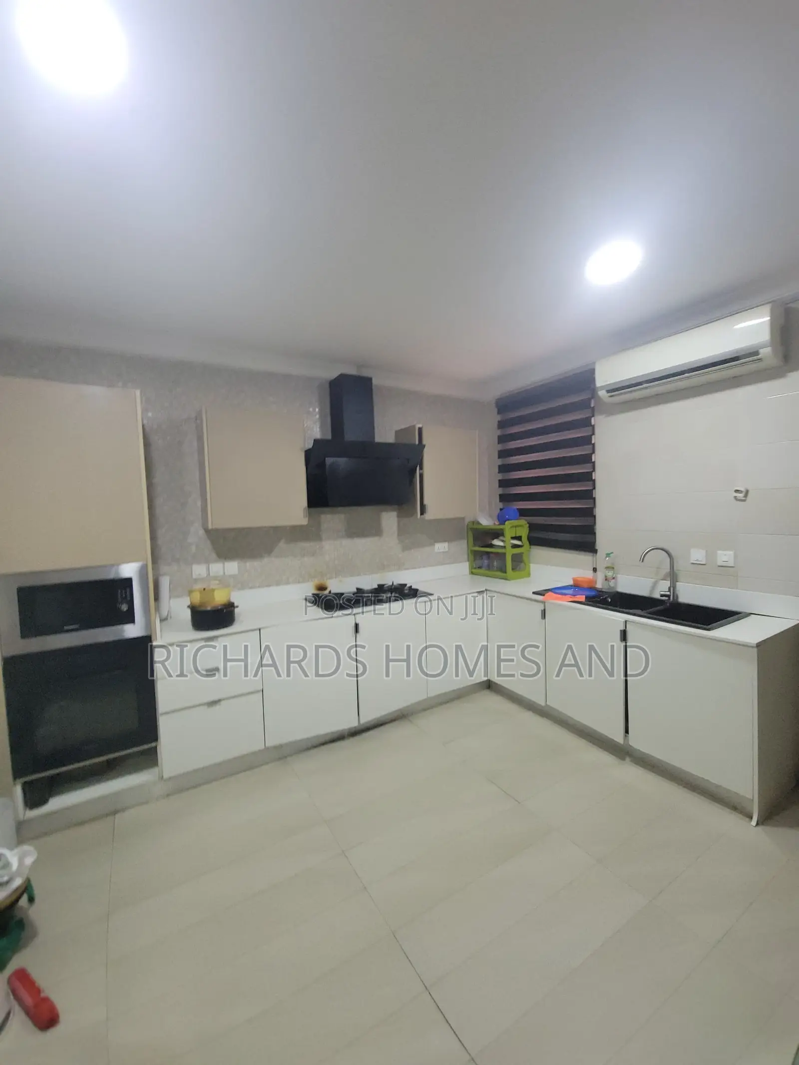 3bdrm Apartment in Lekki Phase 1 for rent