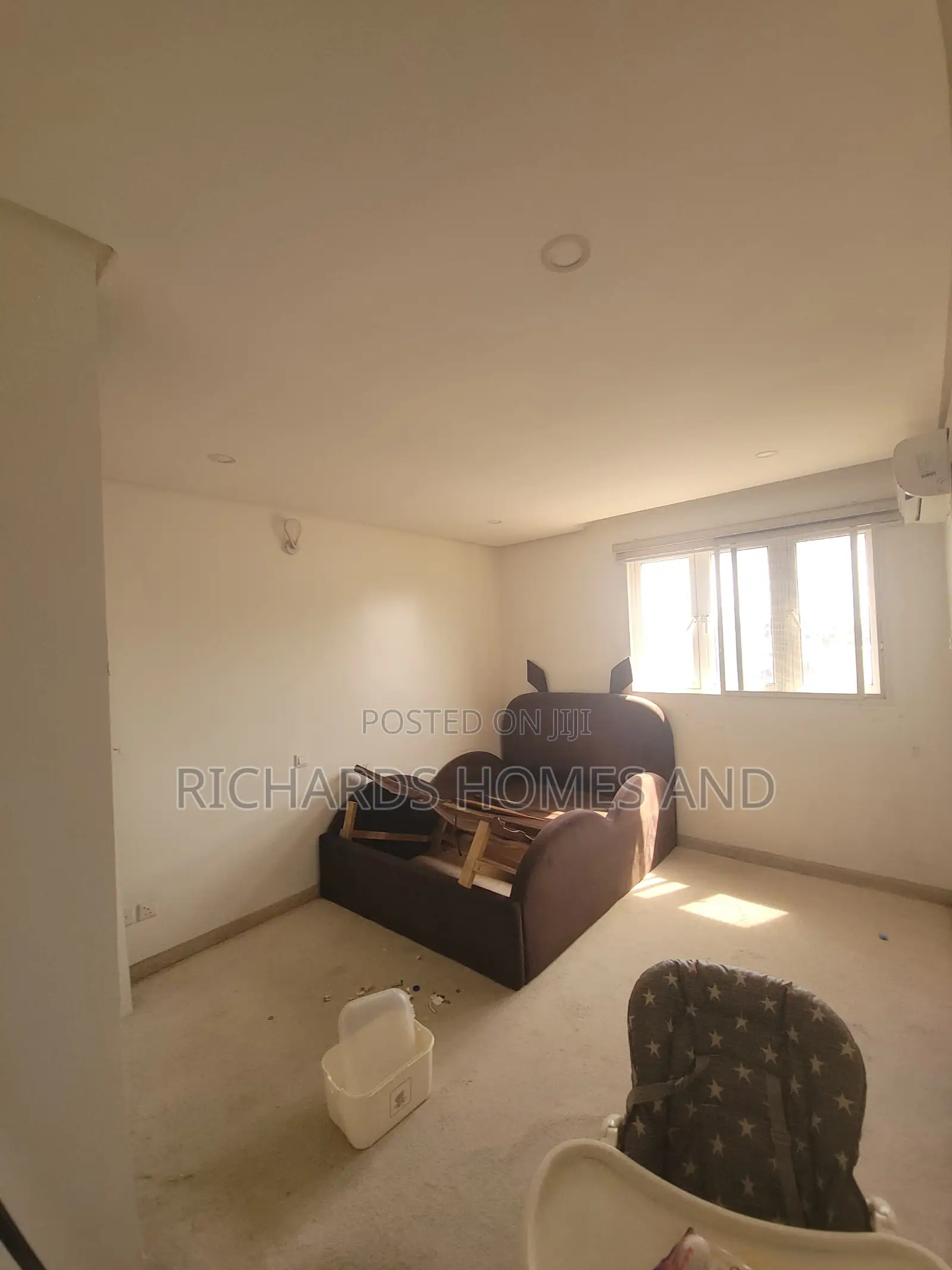 3bdrm Apartment in Lekki Phase 1 for rent