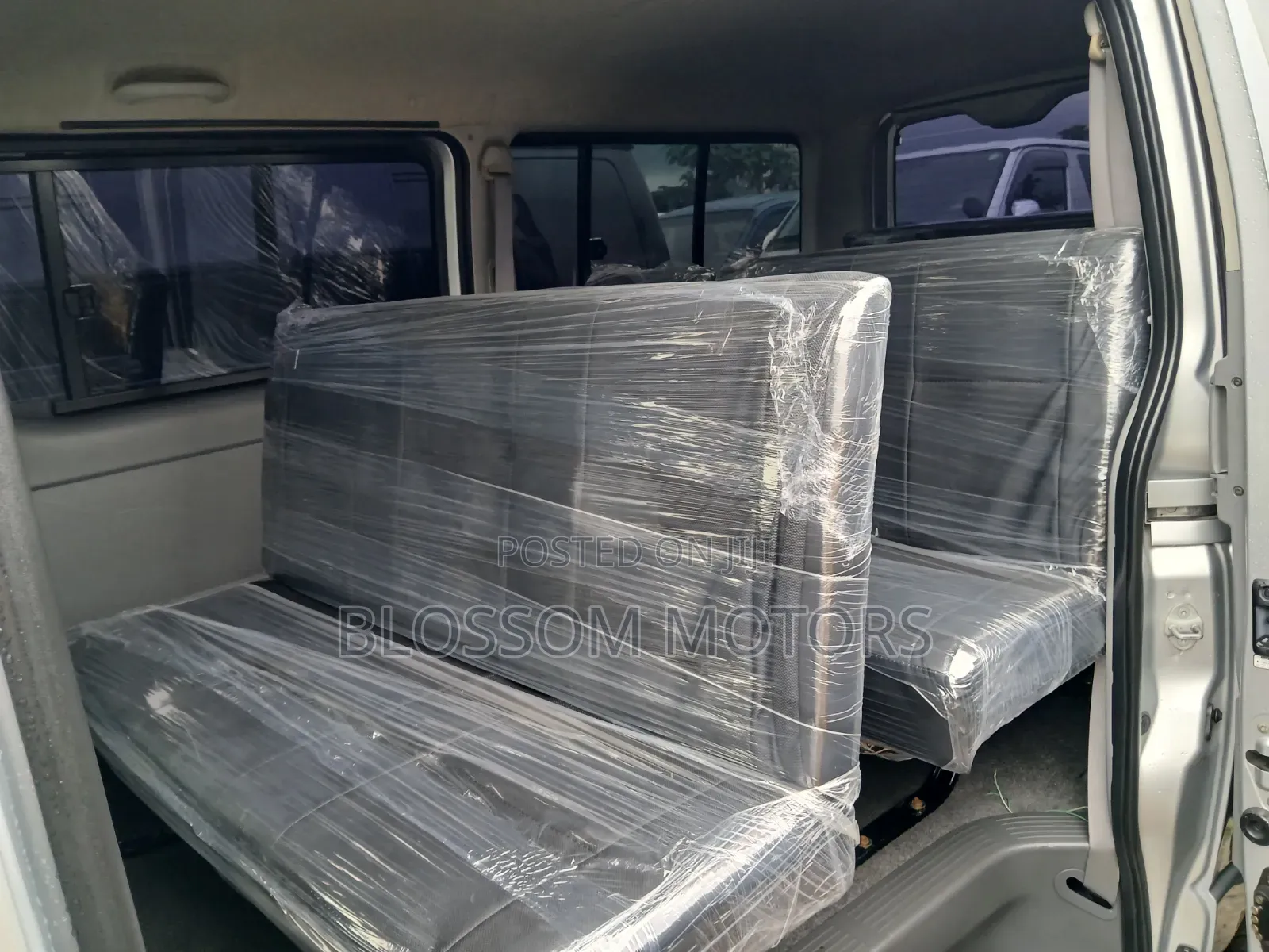 Toyota HiAce 2012 Silver