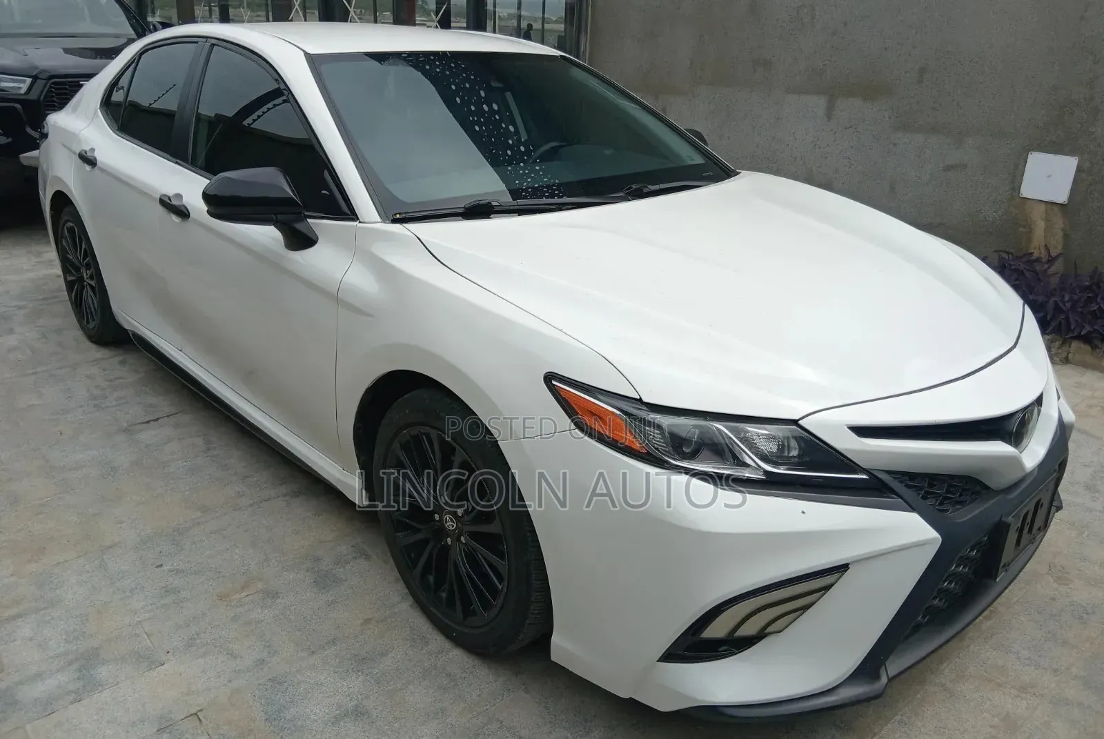 Toyota Camry SE Nightshade 2021 Off white