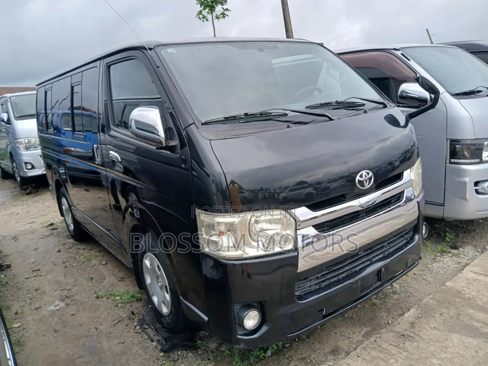 Toyota HiAce 2013 Black