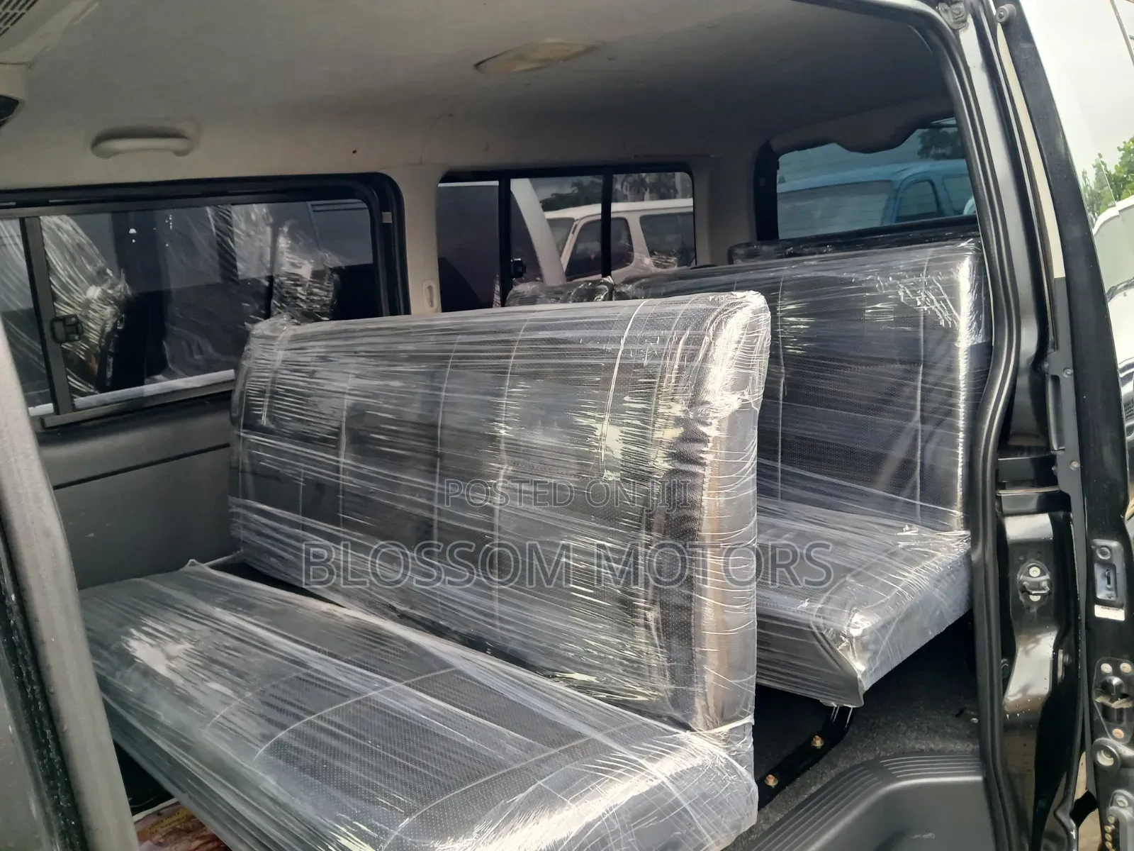 Toyota HiAce 2013 Black