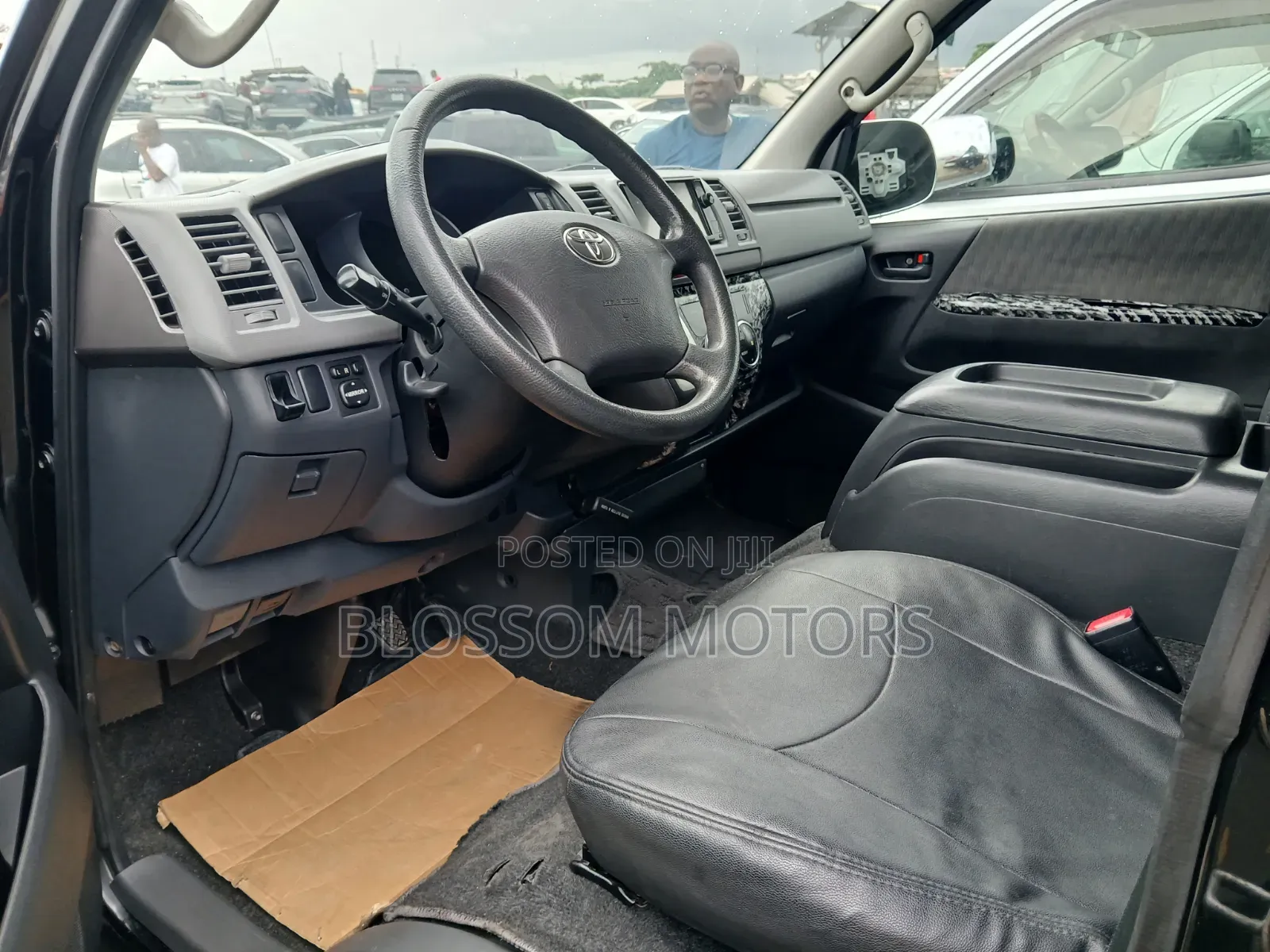 Toyota HiAce 2013 Black