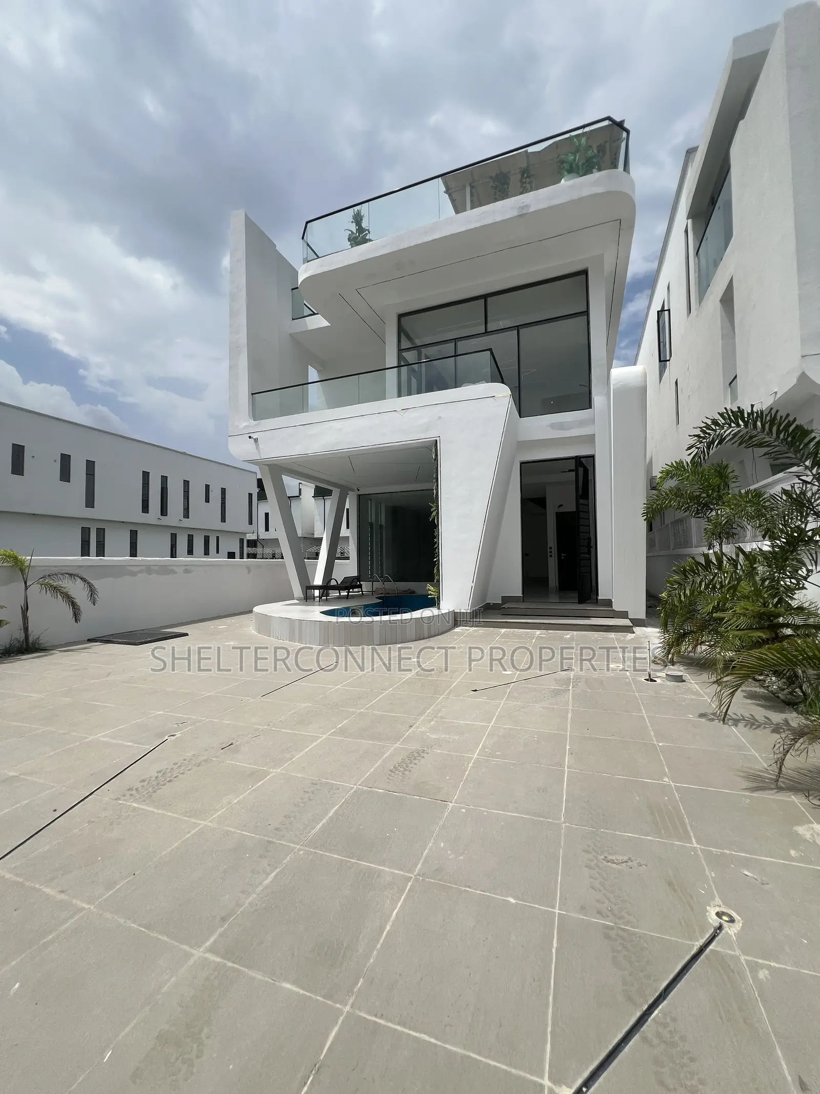 5bdrm House in Chevron for sale