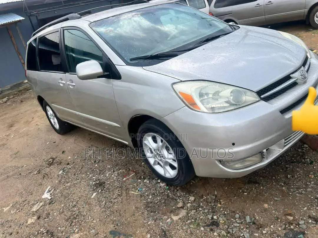 Toyota Sienna 2005 Silver
