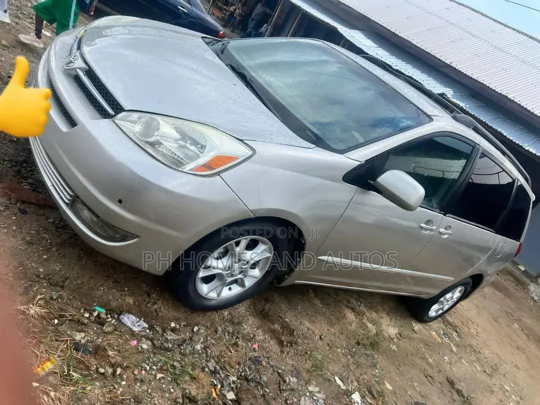 Toyota Sienna 2005 Silver
