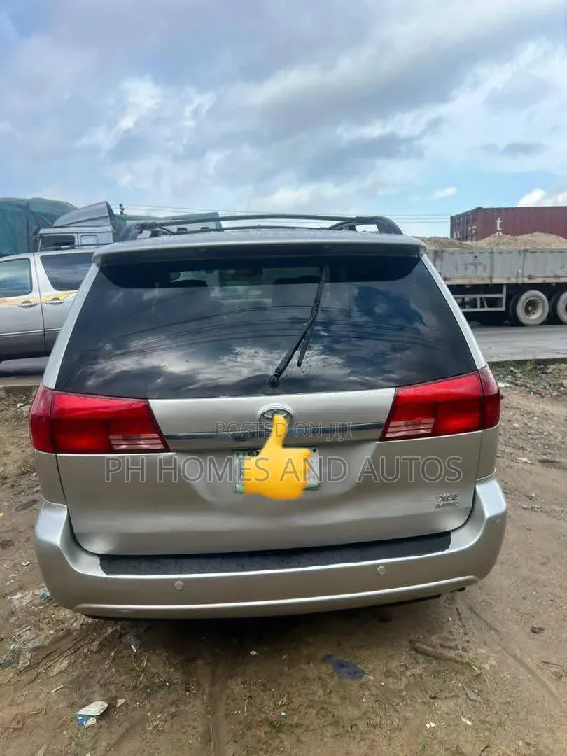 Toyota Sienna 2005 Silver