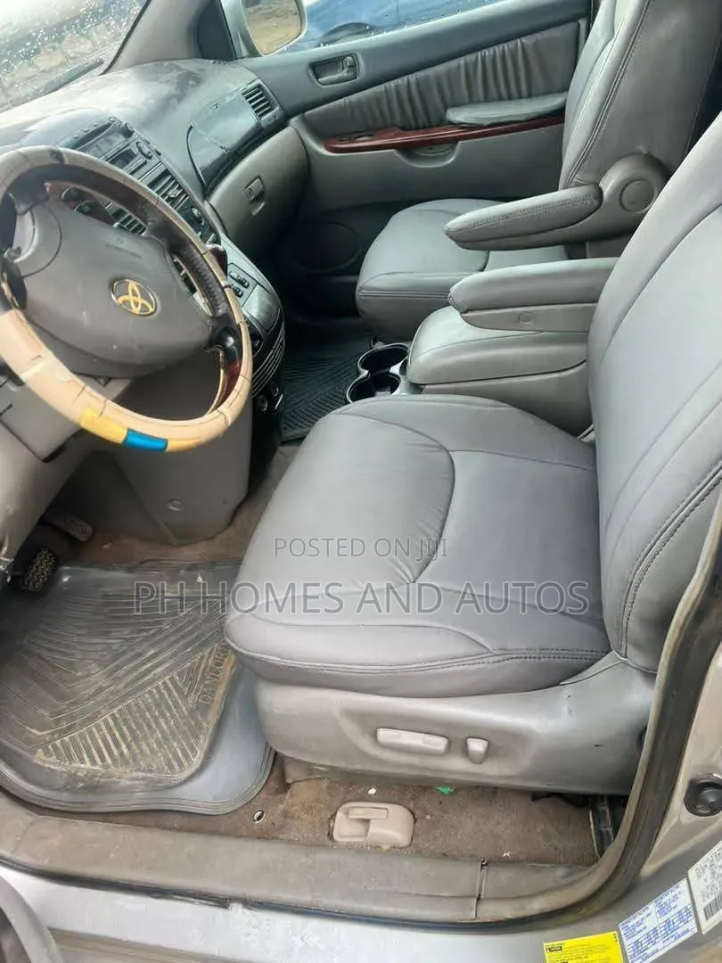 Toyota Sienna 2005 Silver
