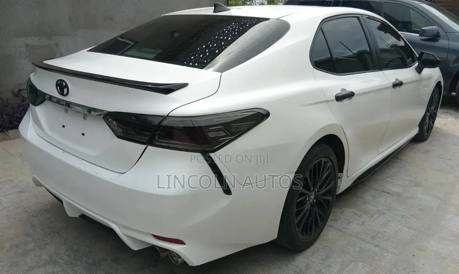 Toyota Camry SE Nightshade 2021 Off white