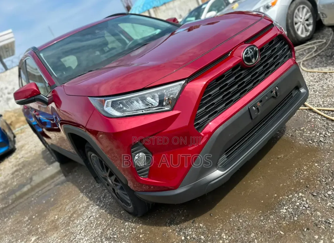 Toyota RAV4 XLE FWD 2024 Red