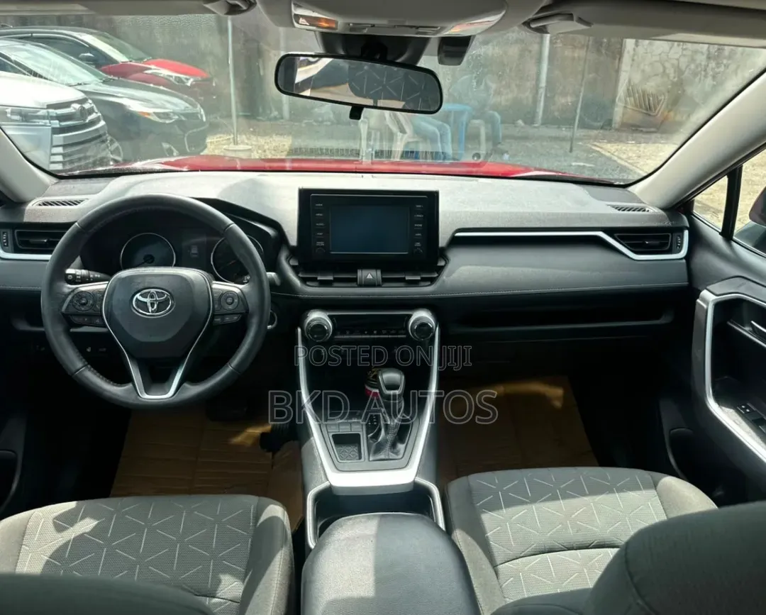 Toyota RAV4 XLE FWD 2024 Red