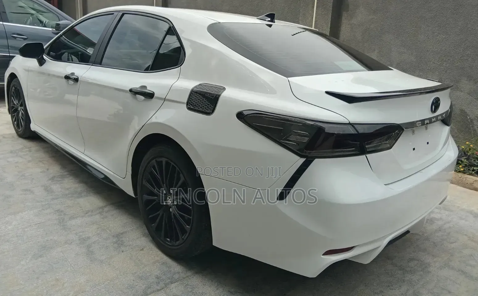 Toyota Camry SE Nightshade 2021 Off white