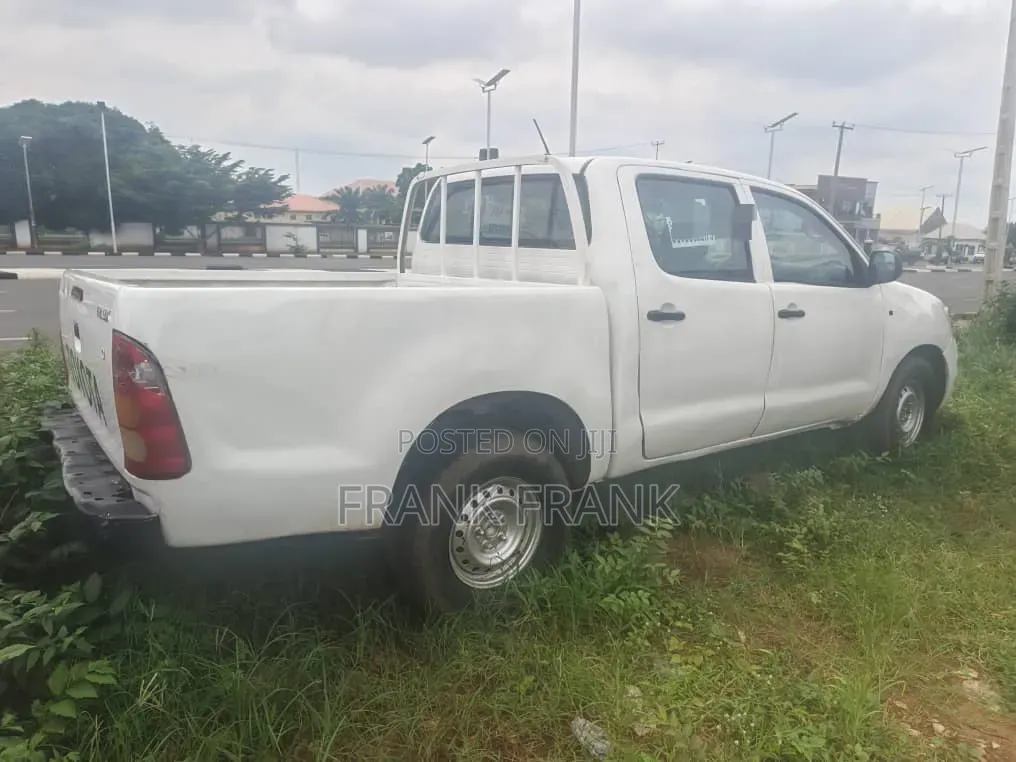 Toyota Hilux 2008 White