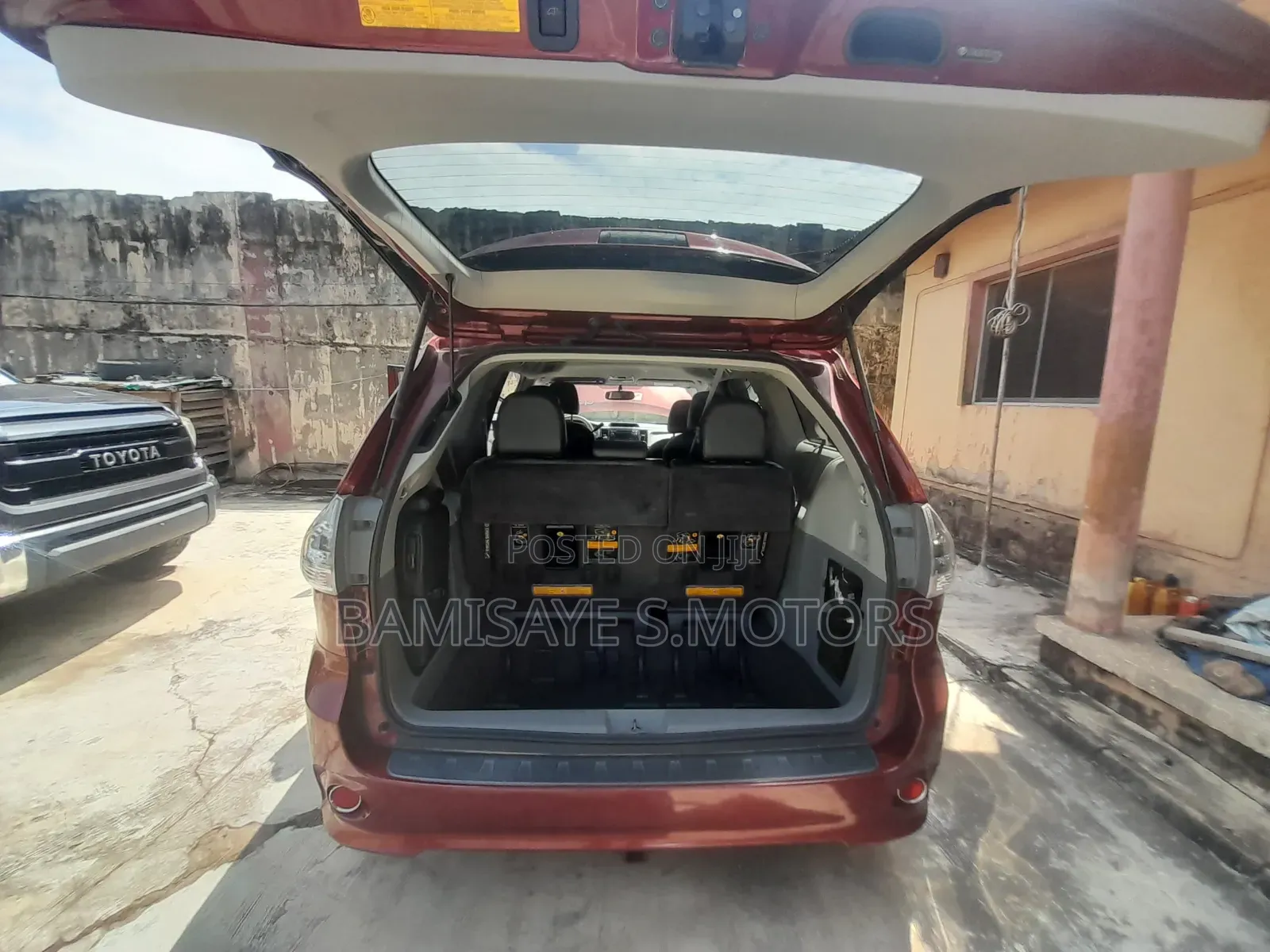 Toyota Sienna SE 8 Passenger 2012 Red