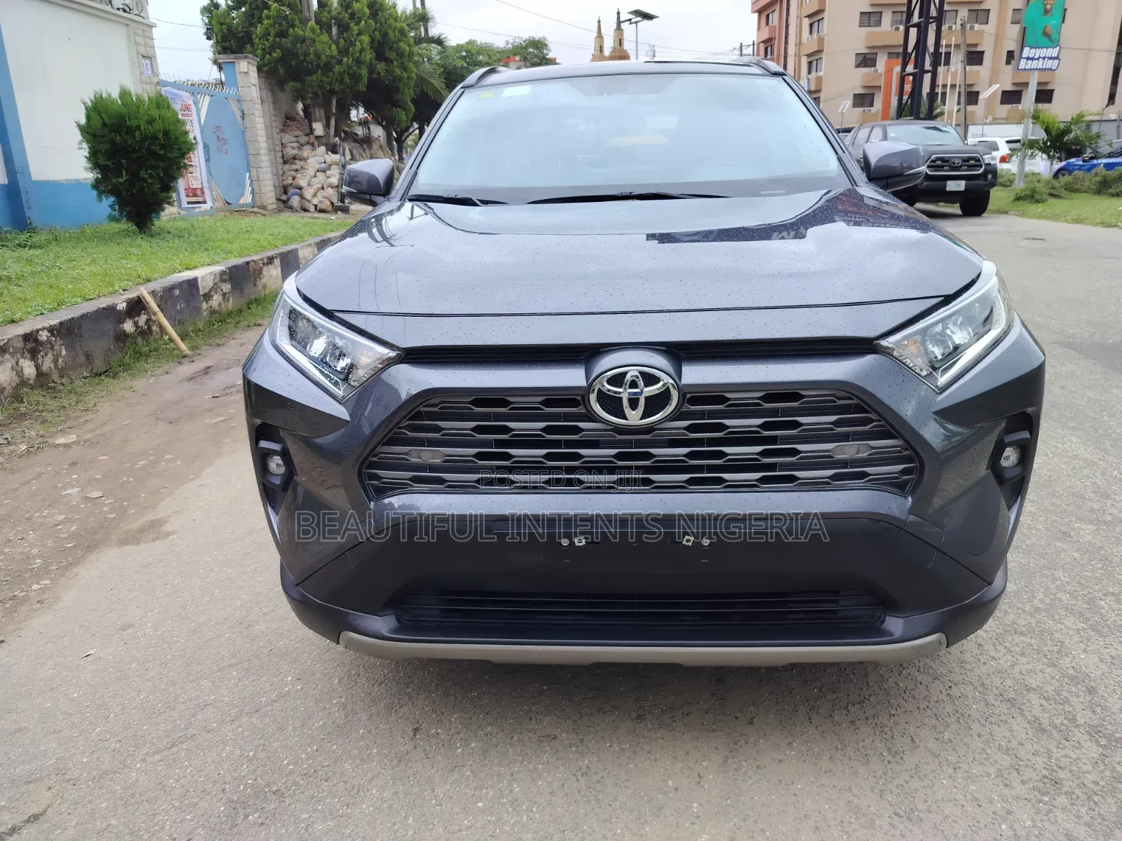 Toyota RAV4 XLE Premium 2025 Gray