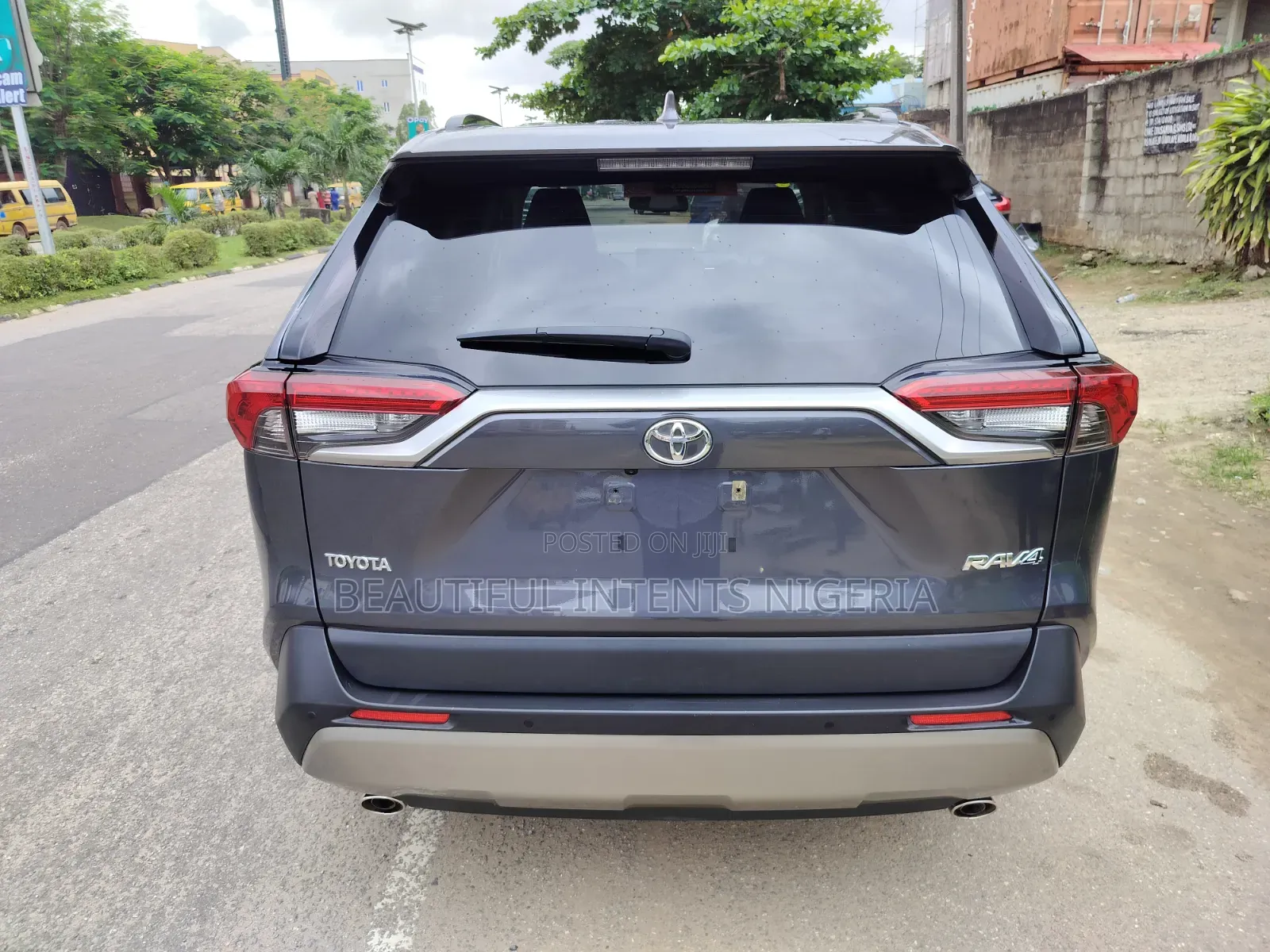 Toyota RAV4 XLE Premium 2025 Gray