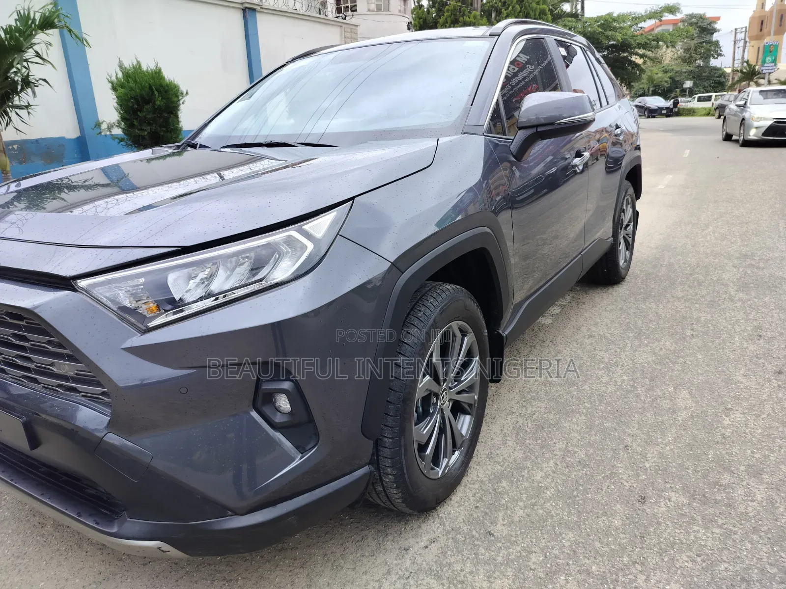 Toyota RAV4 XLE Premium 2025 Gray