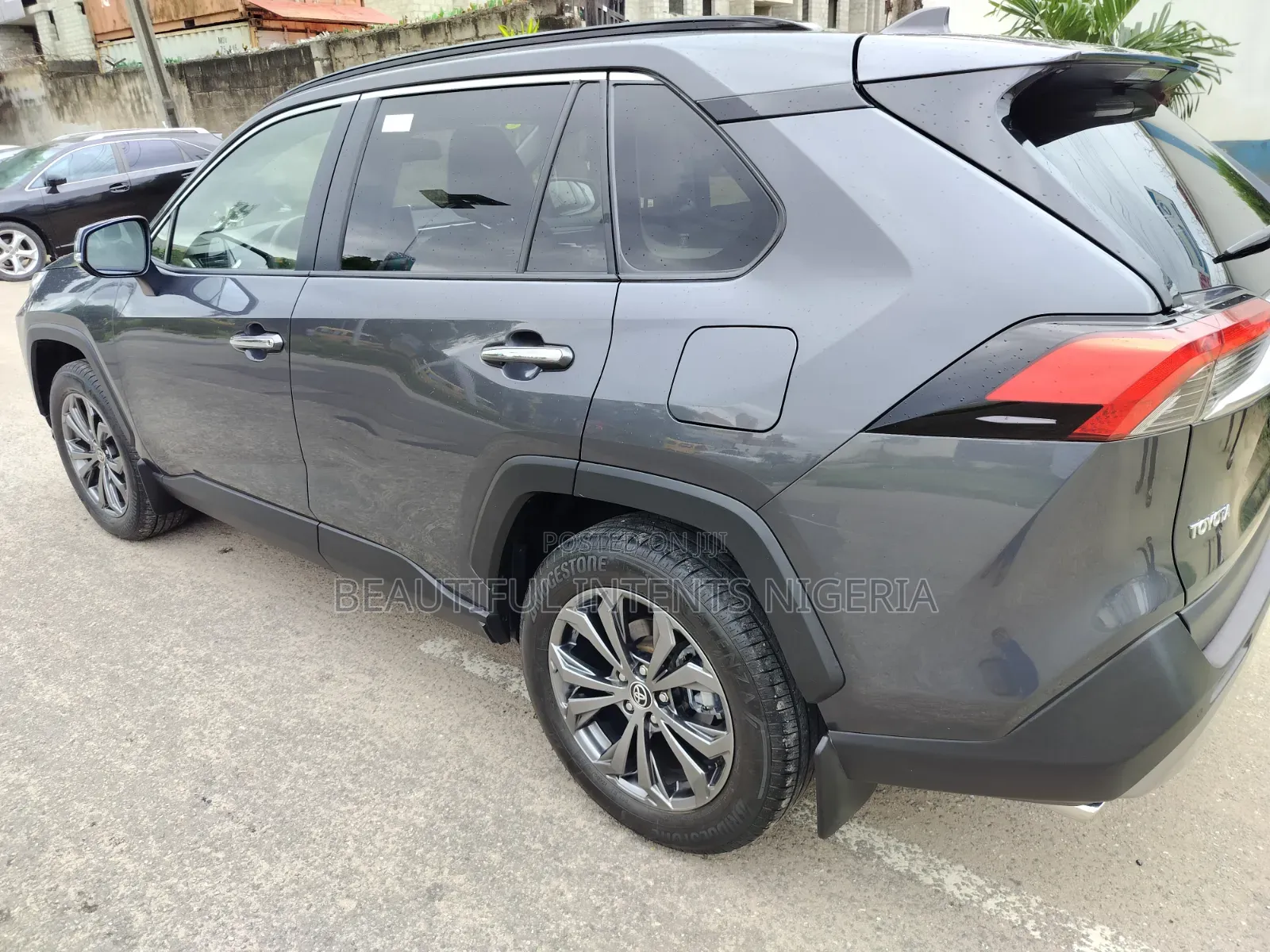 Toyota RAV4 XLE Premium 2025 Gray