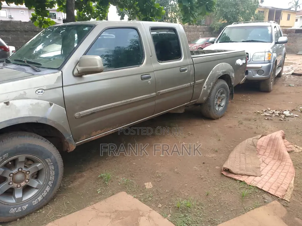 Nissan Frontier Automatic 2005 Gold