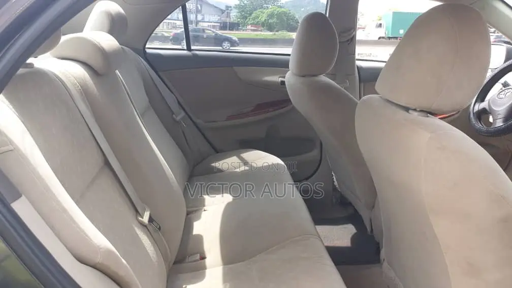 Toyota Corolla 2010 Gray