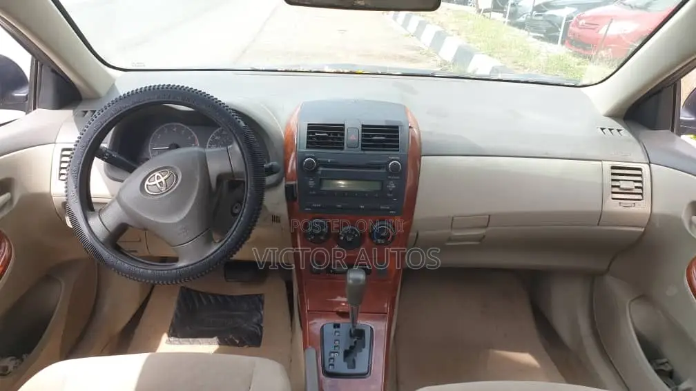 Toyota Corolla 2010 Gray