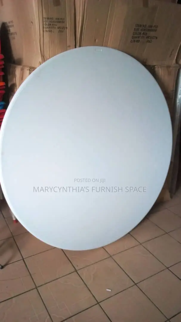 5ft Round Banquet Table – Perfect for Elegant Event Setups