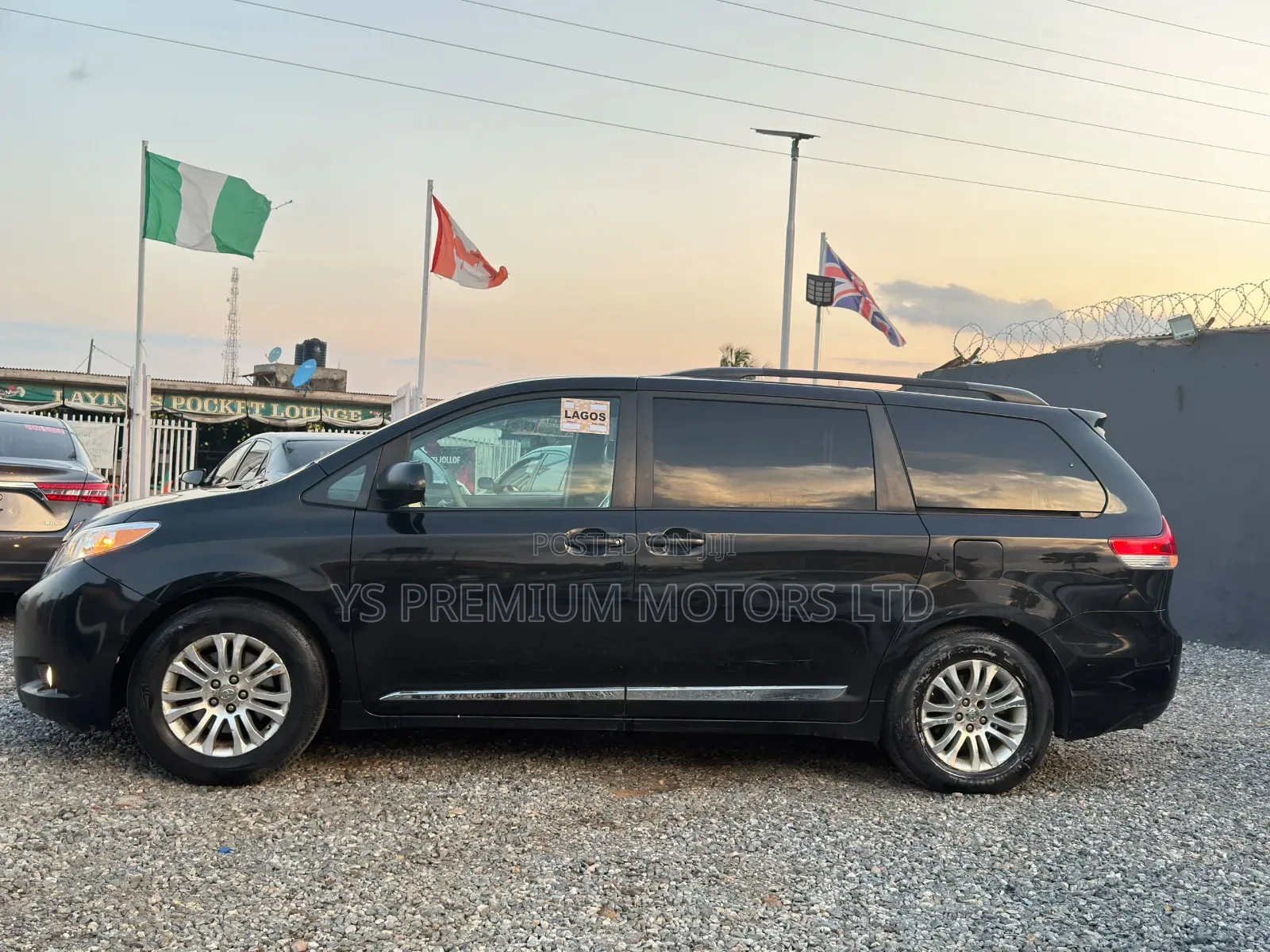 Toyota Sienna 2013 Black