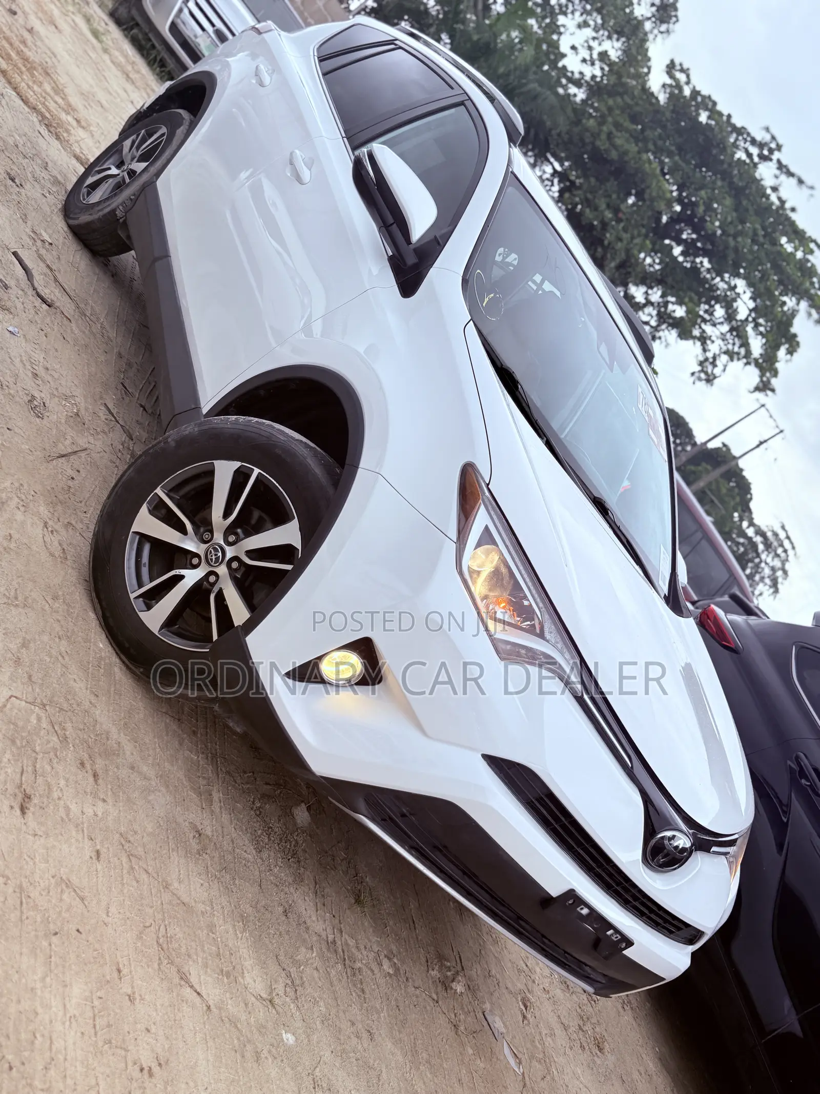 Toyota RAV4 XLE 4dr SUV AWD (2.5L 4cyl 6A) 2018 White