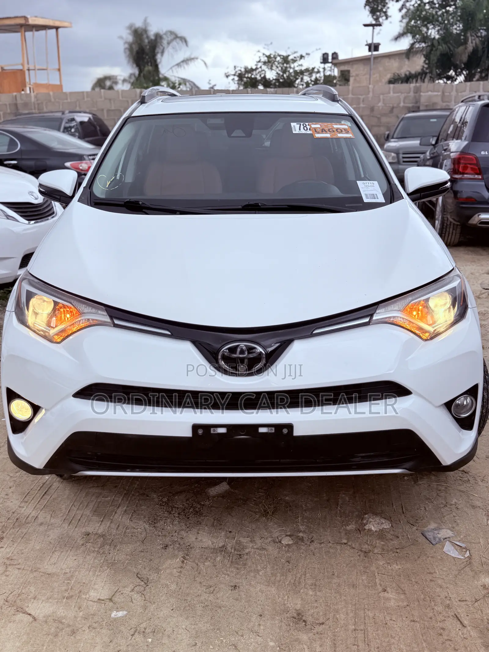 Toyota RAV4 XLE 4dr SUV AWD (2.5L 4cyl 6A) 2018 White