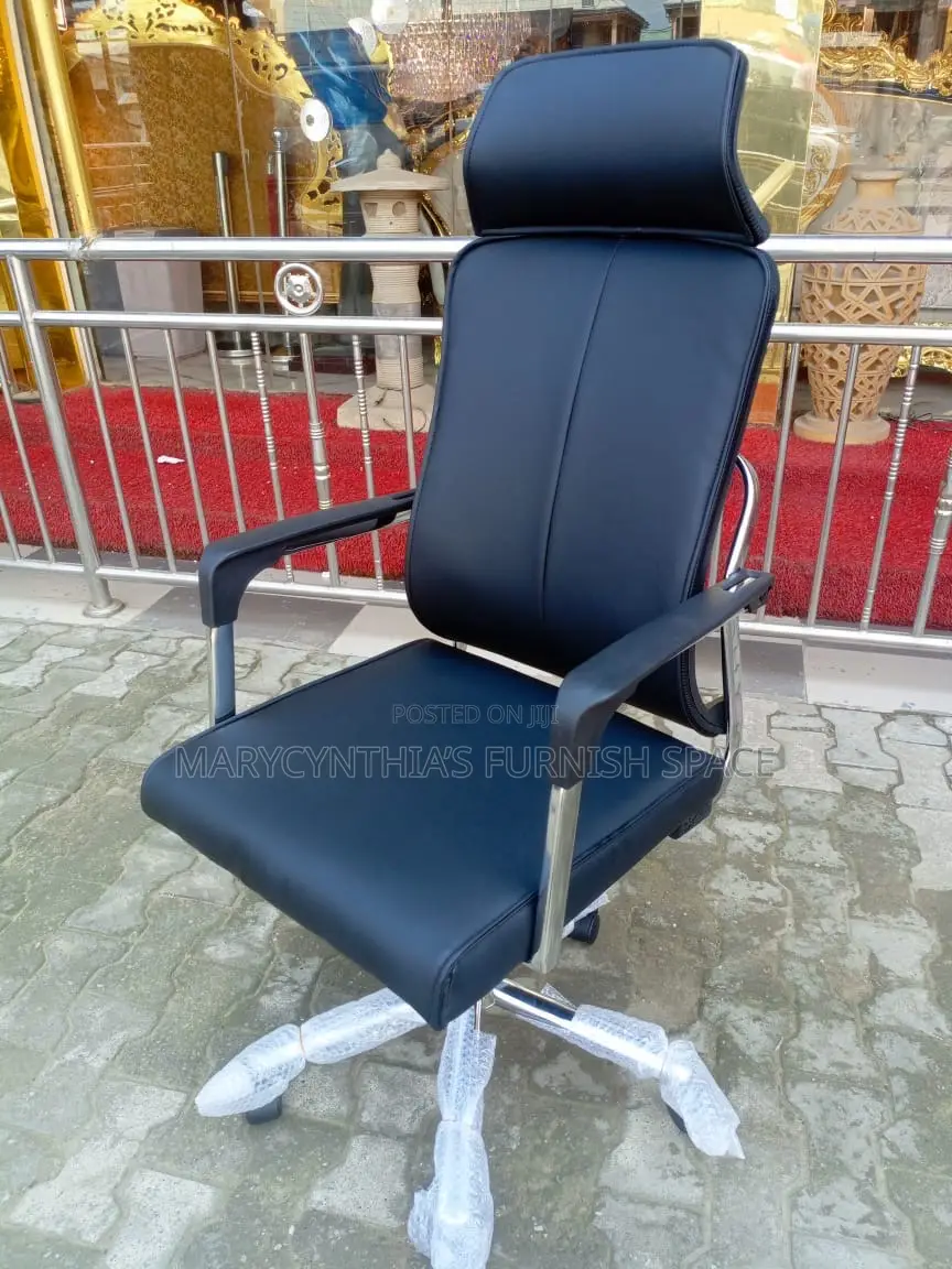 Executive Office Chair – Comfort Meets Professional Style