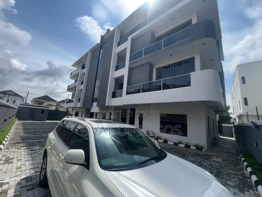 3bdrm Apartment in Lekki Phase 1 for sale