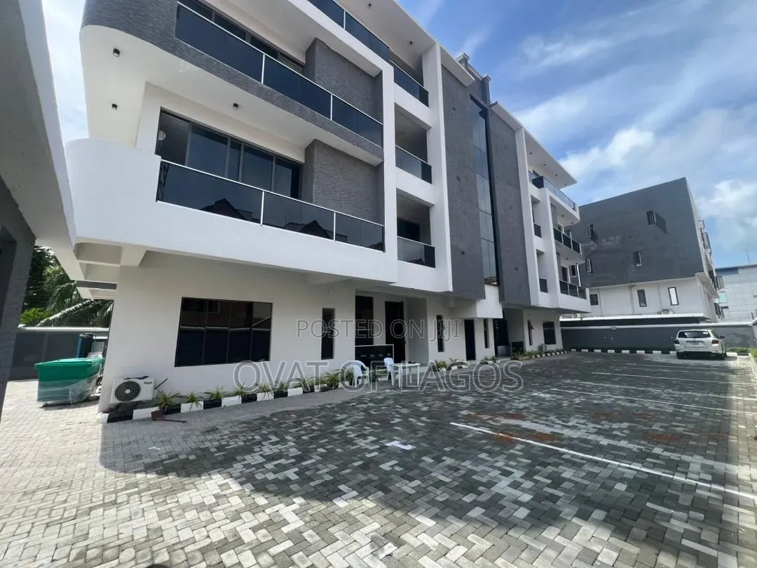 3bdrm Apartment in Lekki Phase 1 for sale