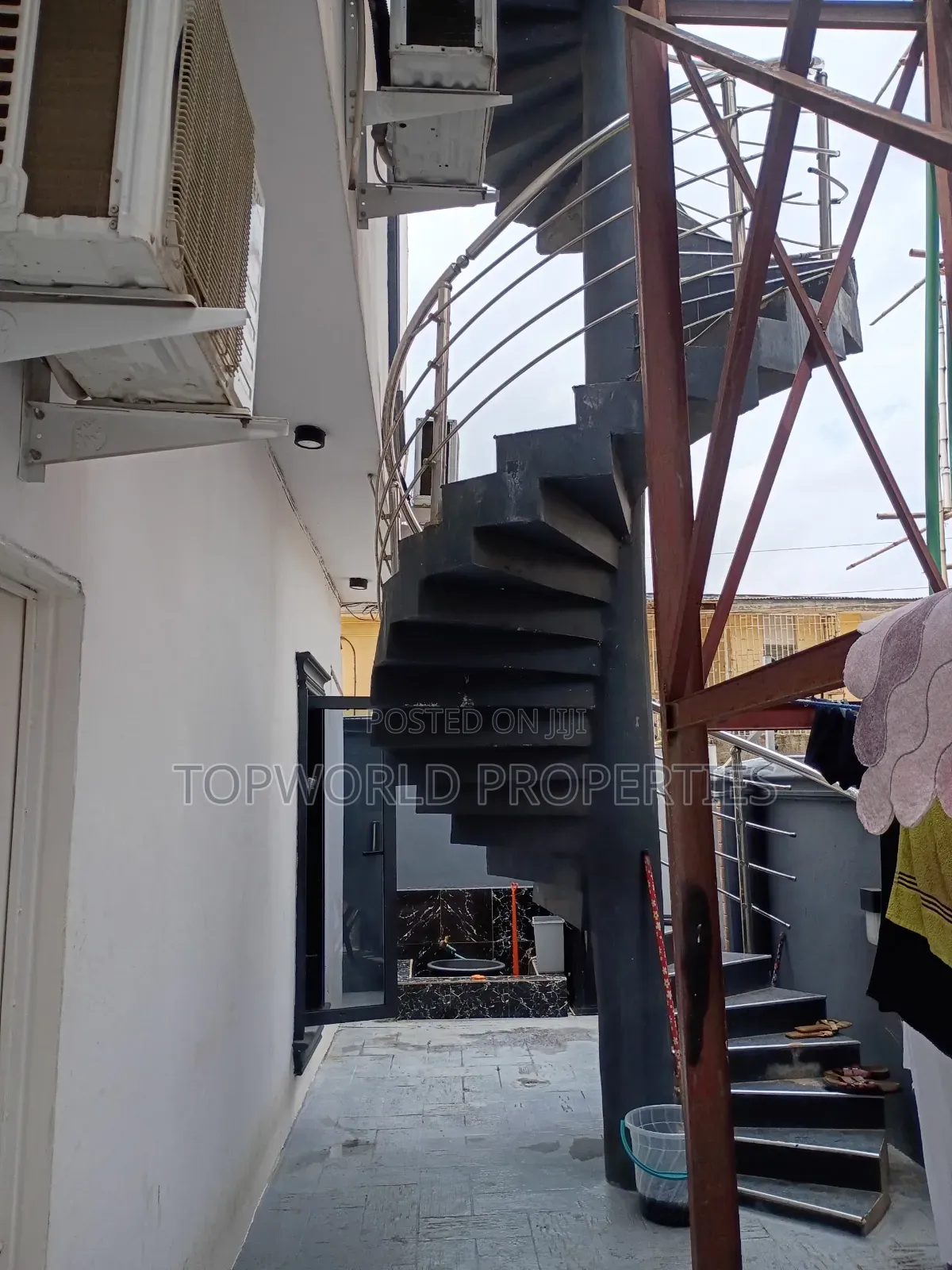 4bdrm Duplex in High Castle Estate for sale