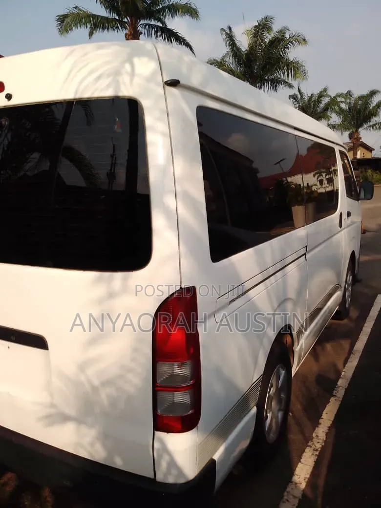 Toyota HiAce 2008 White